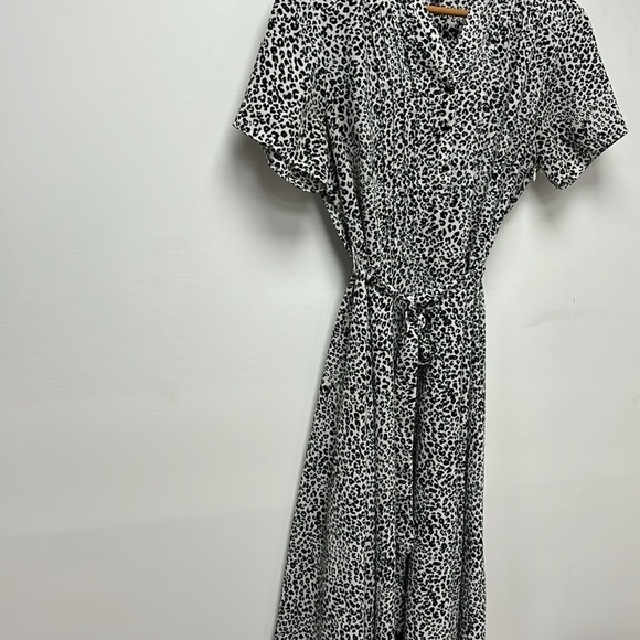 Nanette Lepore animal print size 8 
Short Sleeve - Picture 8 of 16
